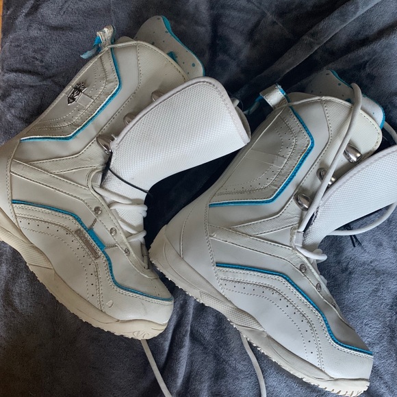 Snow Board Boots - Picture 2 of 3